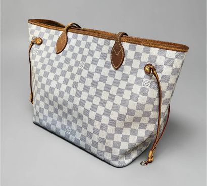 Louis VUITTON
Neverfull
