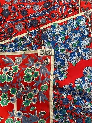 HERMÈS 
Square in printed silk twill
