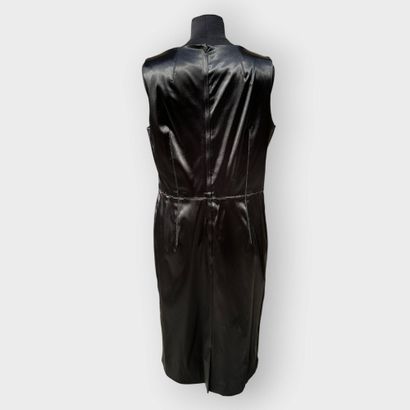DOLCE & GABBANA
Black satin dress 
T 42 ...