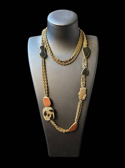 Christian DIOR
Long necklace with two rows...
