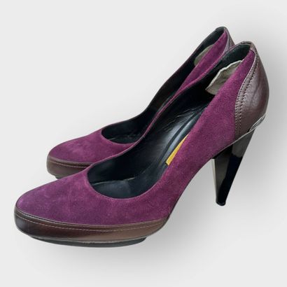 LANVIN 
Pair of purple pumps T38, and a pair...