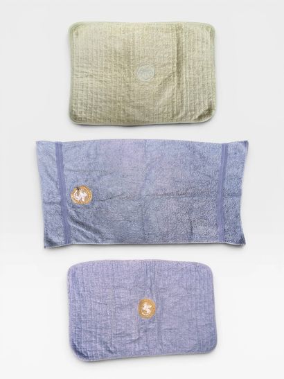 HERMÈS
Set of 3 terry cloth pieces including...