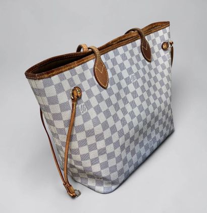 Louis VUITTON
Neverfull