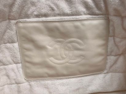 CHANEL
Beach tote bag in pink and white terry...