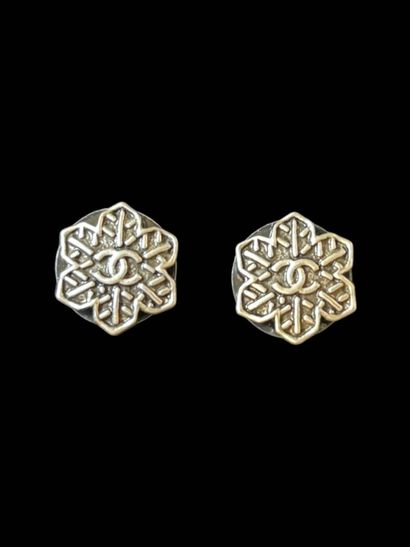 CHANEL
Pair of silver-plated earrings with...
