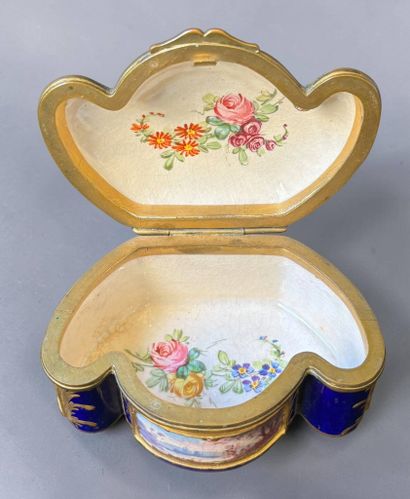 Small painted earthenware jewelry box decorated...