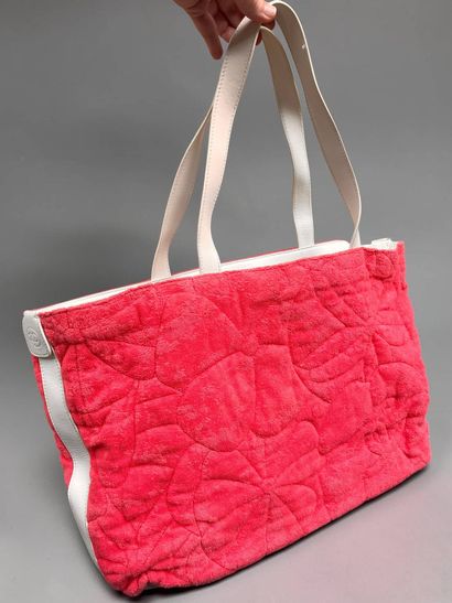 CHANEL
Beach tote bag in pink and white terry...