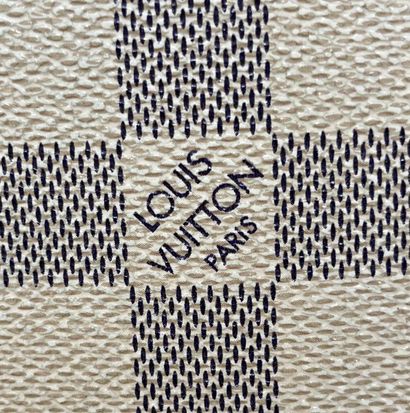 Louis VUITTON
Neverfull