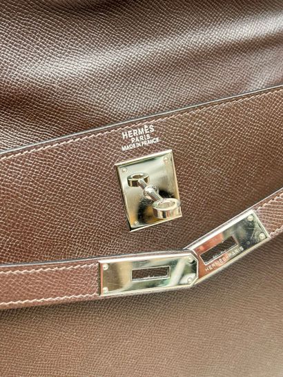 HERMÈS
Rigid Kelly model handbag in chocolate...