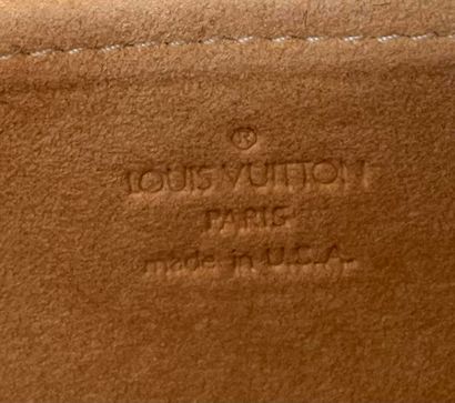Louis VUITTON
Twin
