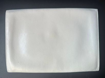 HERMÈS
RIO model
White leather clutch bag,...