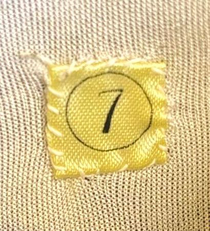 HERMÈS
Pair of brown skin gloves
Size 7 
In...