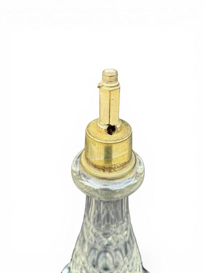 Set including a cut crystal lamp base in...