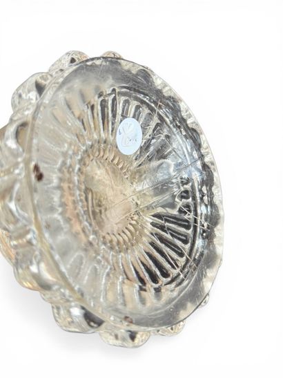 Set including a cut crystal lamp base in...