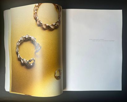 HERMÈS
Lot including a riding catalog and...