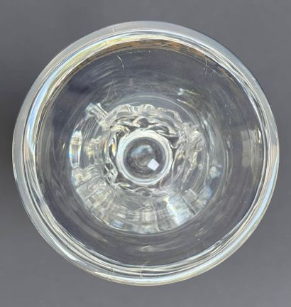 DAUM
Conical blown glass vase 
Signed
H :...