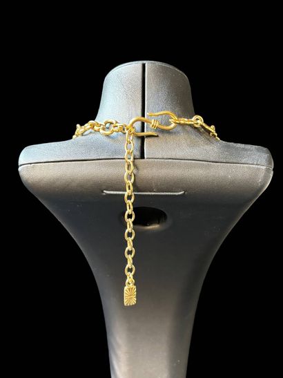 YVES SAINT LAURENT
Gilded metal necklace...
