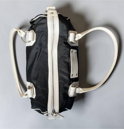BURBERRY
Black fabric and white leather bag
L...