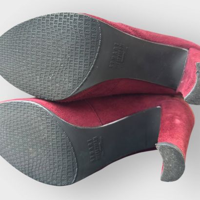 Stuart WEITZMAN 
Set of two pairs of thigh-high...