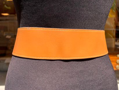 HERMÈS
Gold leather belt, belt buckle H slanted
1998...