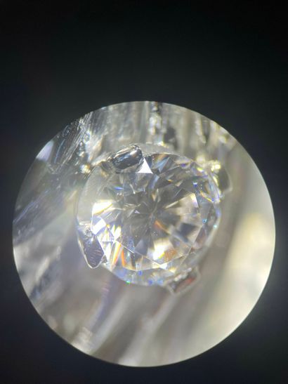 Brooch in 750 °/°° (18 k) white gold with...