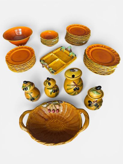 VALLAURIS
Part of a polychrome earthenware...