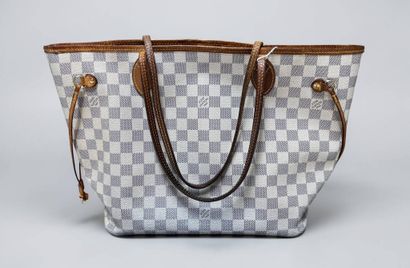 Louis VUITTON
Neverfull