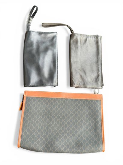 LONGCHAMP
Two handbags and a toiletry bag...
