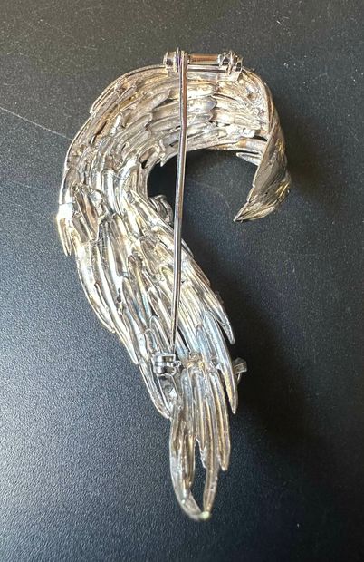 Brooch in 750 °/°° (18 k) white gold with...