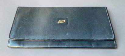 S. T. DUPONT Paris
Blue smooth leather wallet....