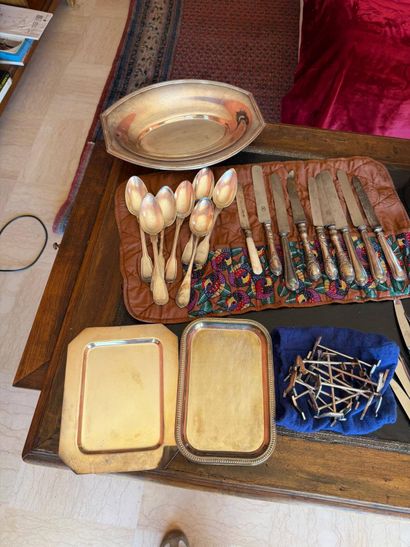Batch of various silver-plated metal pieces...