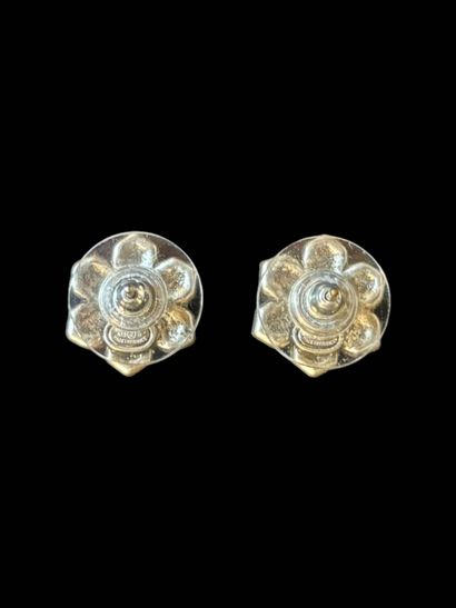 CHANEL
Pair of silver-plated earrings with...