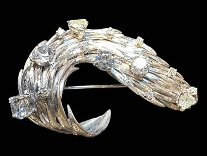 Brooch in 750 °/°° (18 k) white gold with...