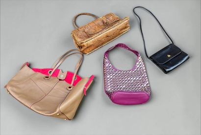 Set of 4 bags including : 
-DOTTHZ Bridget...