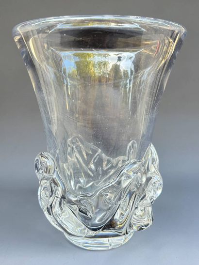 DAUM
Conical blown glass vase 
Signed
H :...