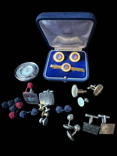 Set of cufflinks, including two pairs in...