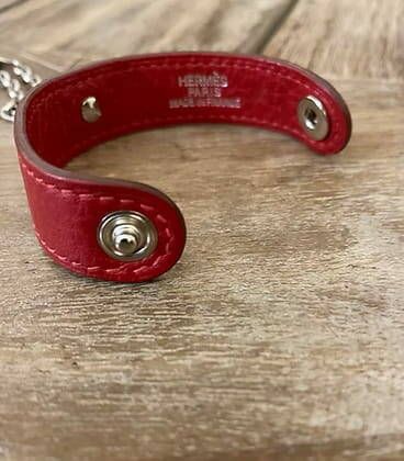 HERMÈS 
Courchevel leather glove key ring...