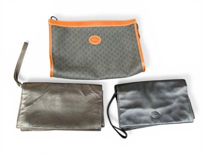 LONGCHAMP
Two handbags and a toiletry bag...