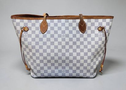 Louis VUITTON
Neverfull