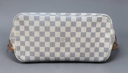 Louis VUITTON
Neverfull