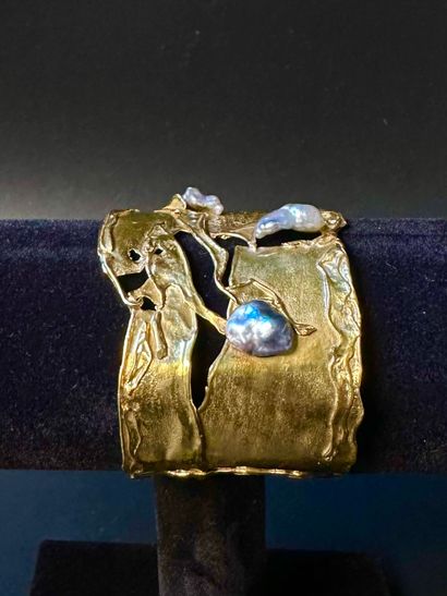 Free-form rigid cuff bracelet in 750°/°°...