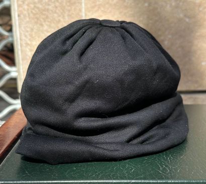 BALENCIAGA
Set of two hats