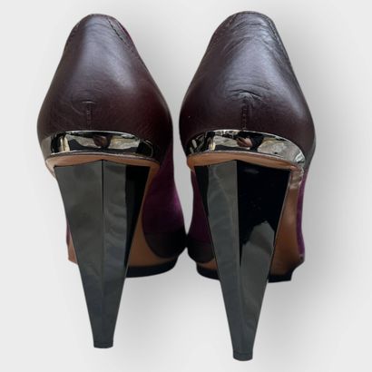 LANVIN 
Pair of purple pumps T38, and a pair...