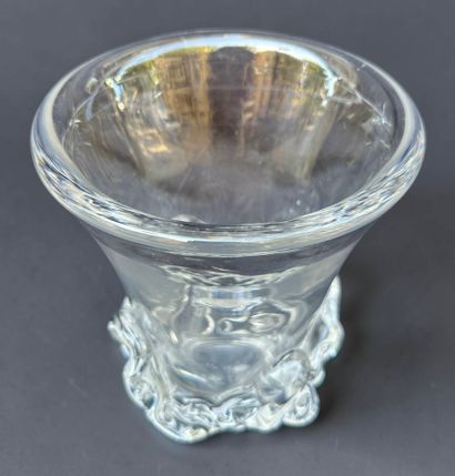 DAUM
Conical blown glass vase 
Signed
H :...