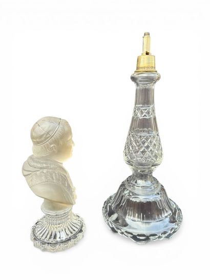 Set including a cut crystal lamp base in...