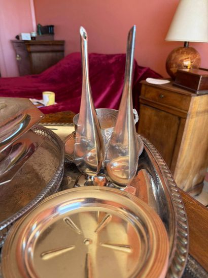 Batch of various silver-plated metal pieces...