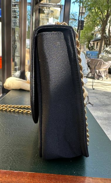 CELINE Paris
Evening handbag with flap.
Clasp...