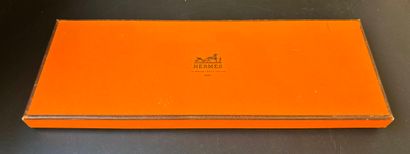 HERMÈS
Pair of brown skin gloves
Size 7 
In...