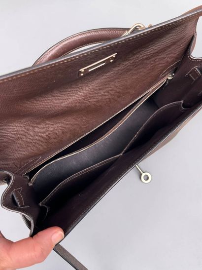 HERMÈS
Rigid Kelly model handbag in chocolate...