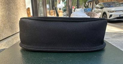 CELINE Paris
Evening handbag with flap.
Clasp...